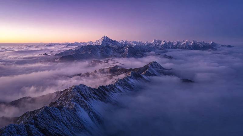云海雪山日出图片