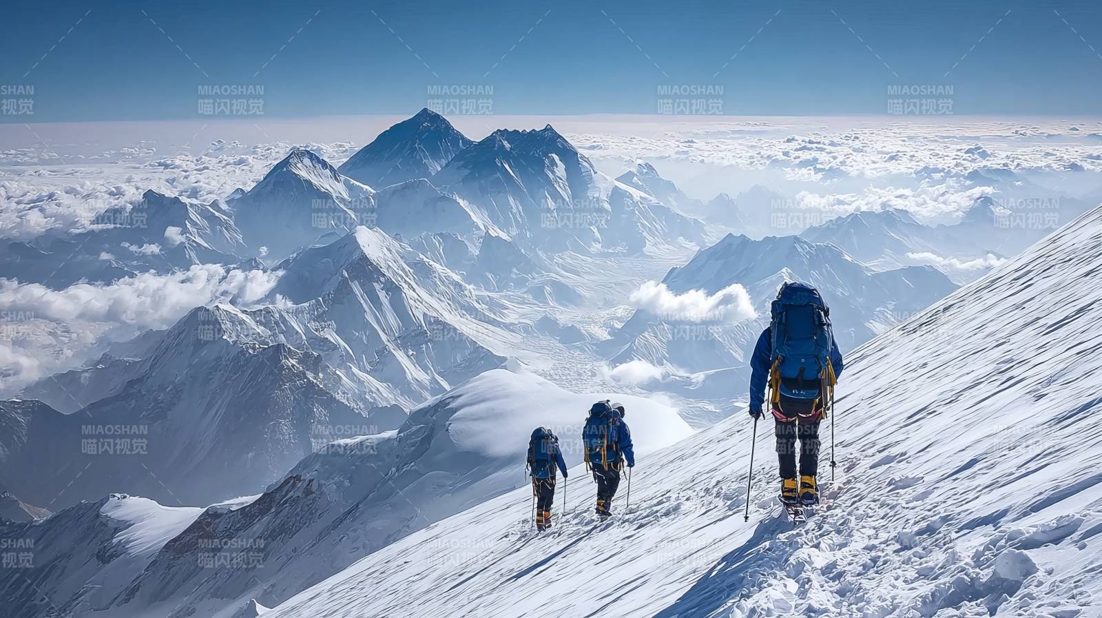 雪山攀登者图片