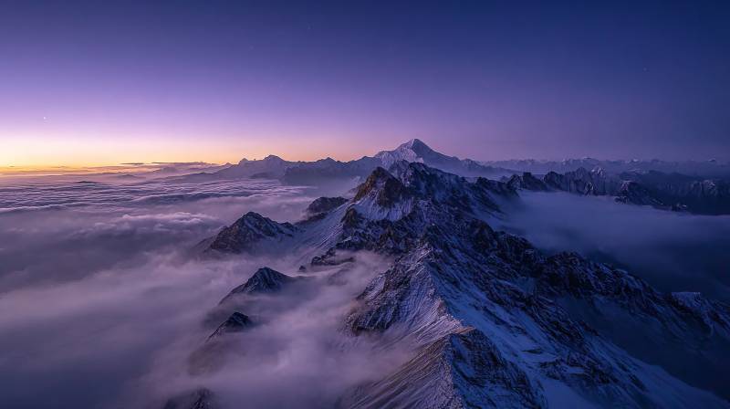 云海雪山日出图片