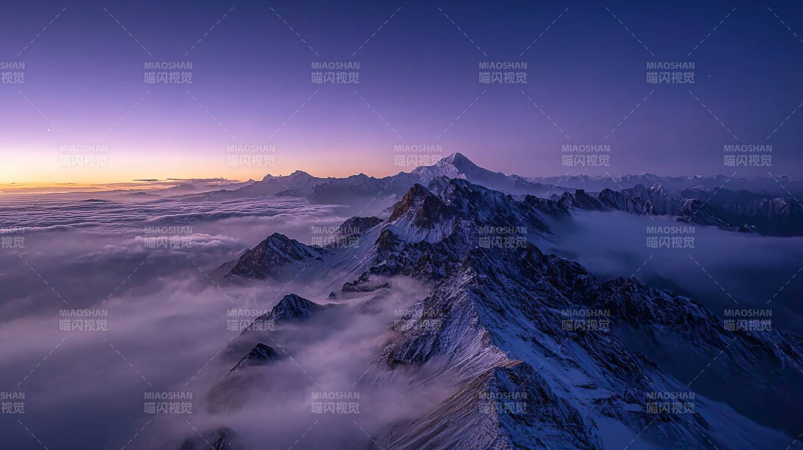 云海雪山日出图片