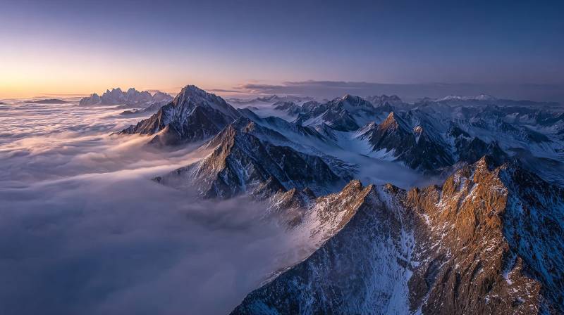 云海雪山日出图片