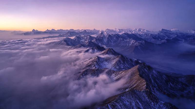 云海雪山日出图片