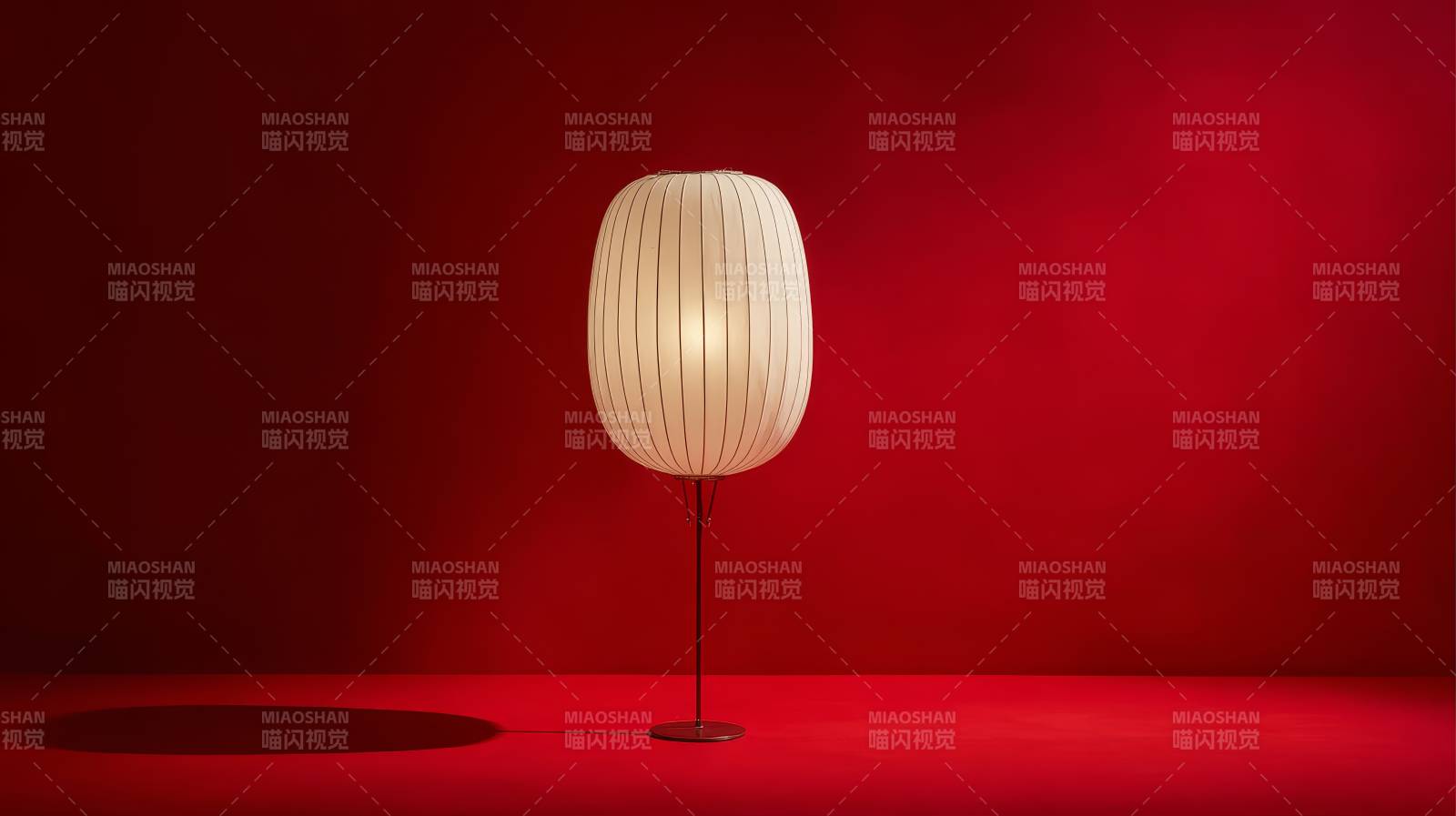 红墙白灯静谧夜图片