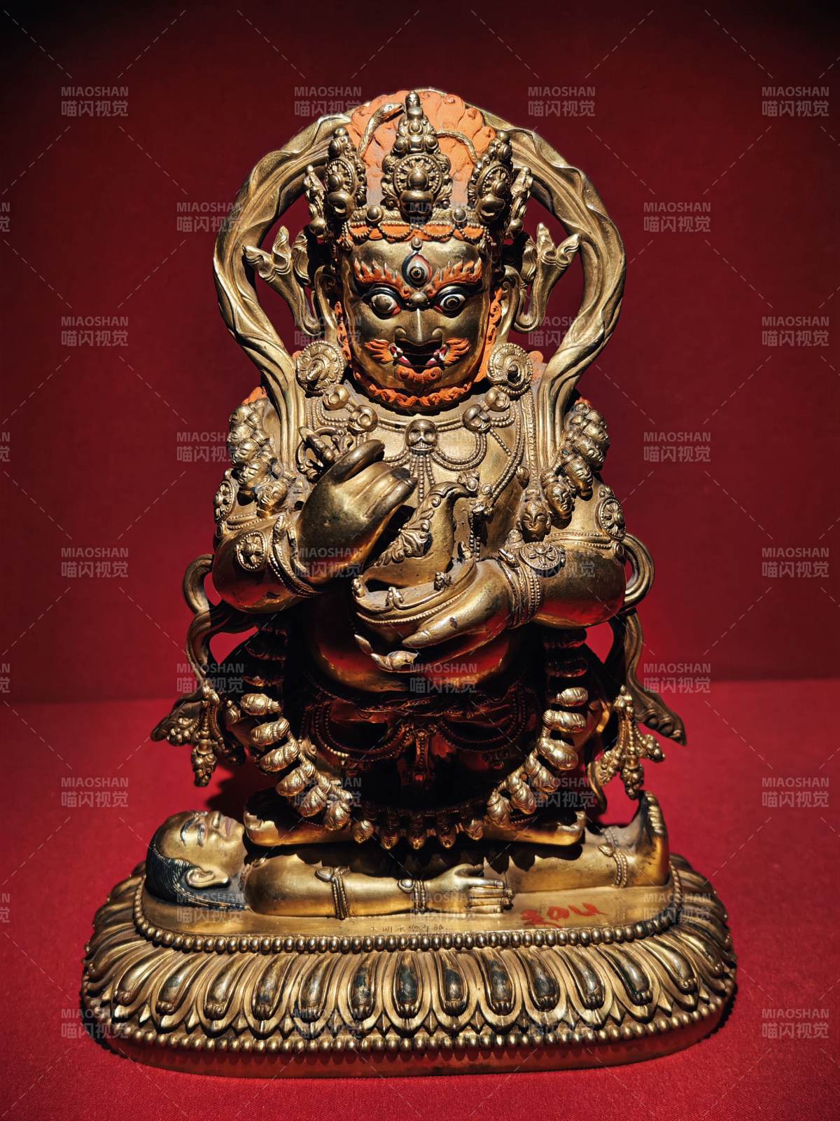 铜铸佛像艺术珍品图片