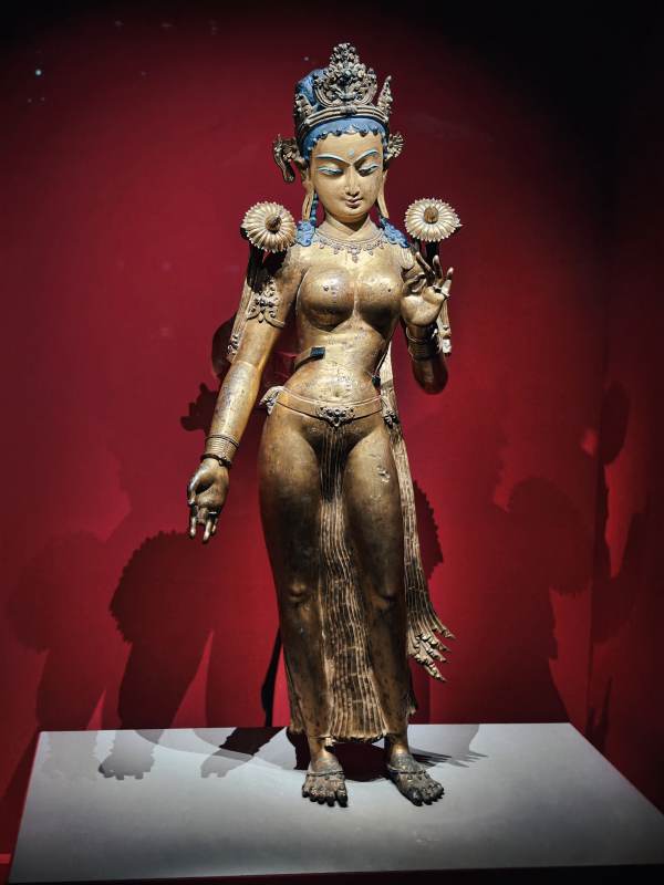 金色佛像展姿图片