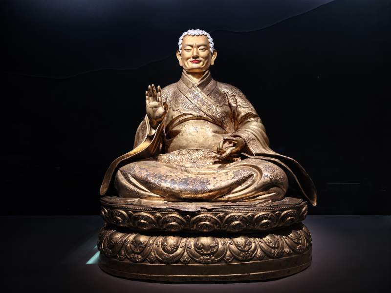 金佛静坐冥想图片