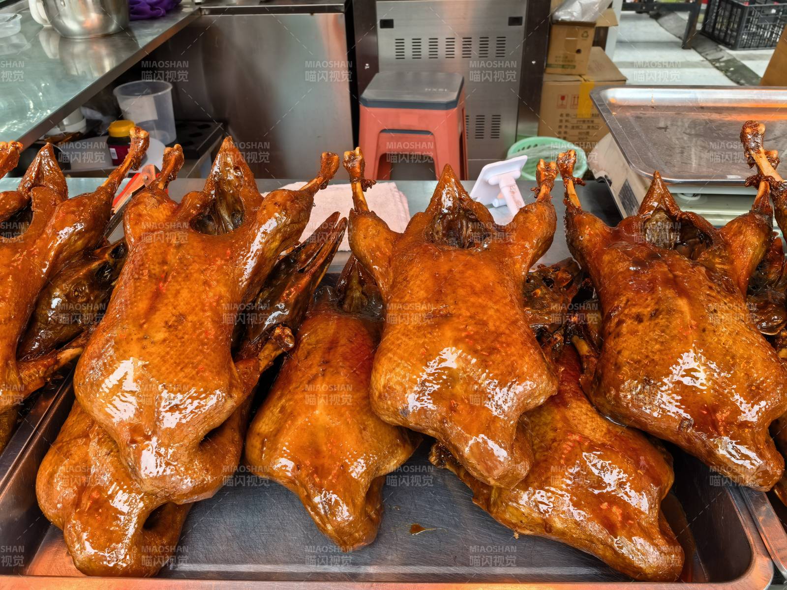 烤鸭诱人摆盘图片