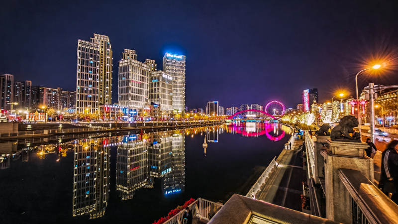 夜色城市倒影图片