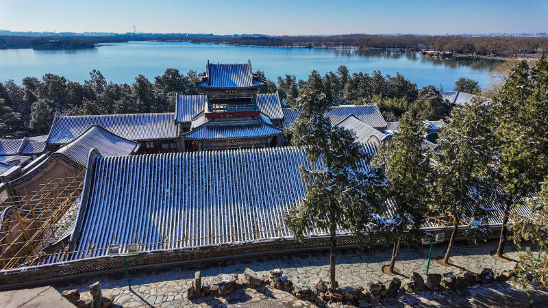 湖畔古建筑群图片