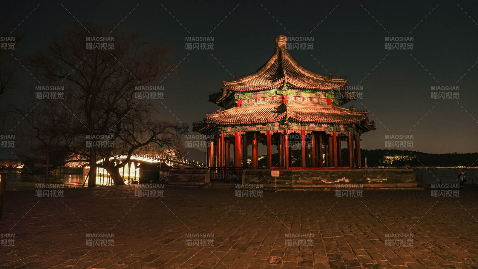 夜色中的古亭图片