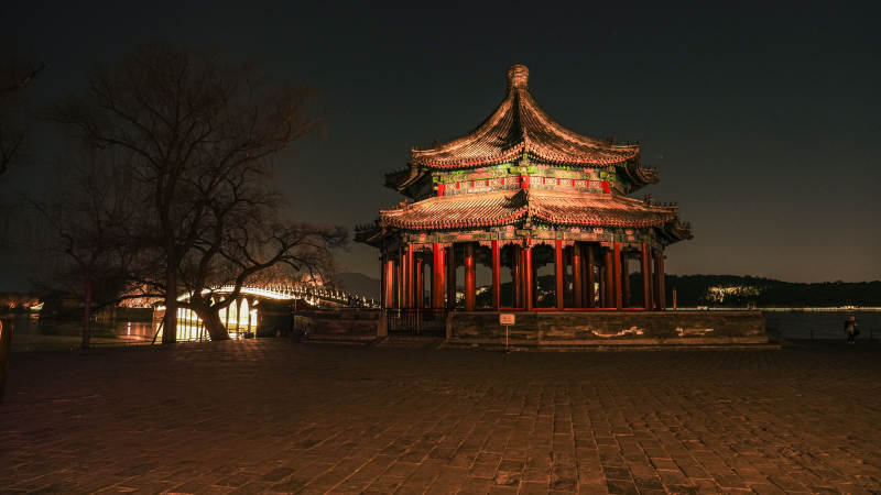 夜色中的古亭图片