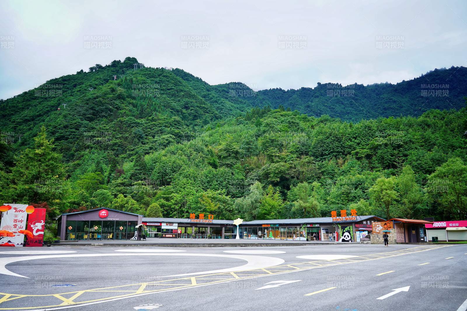 山间服务区风光图片