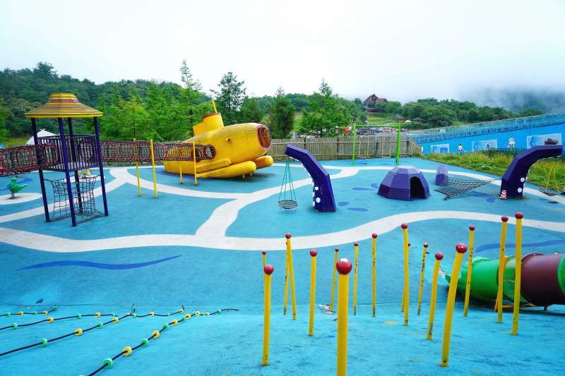 色彩缤纷的儿童乐园图片