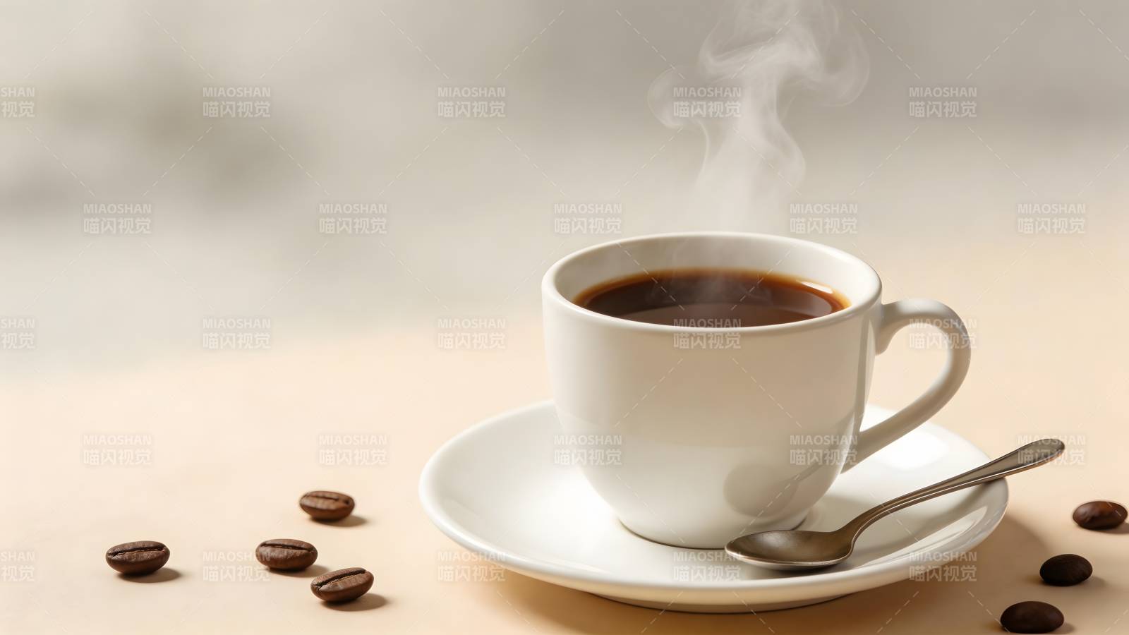 热咖啡与咖啡豆图片