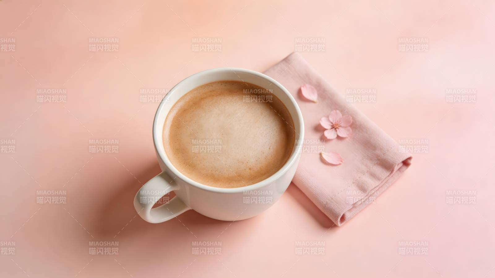 咖啡与花的静谧时光图片