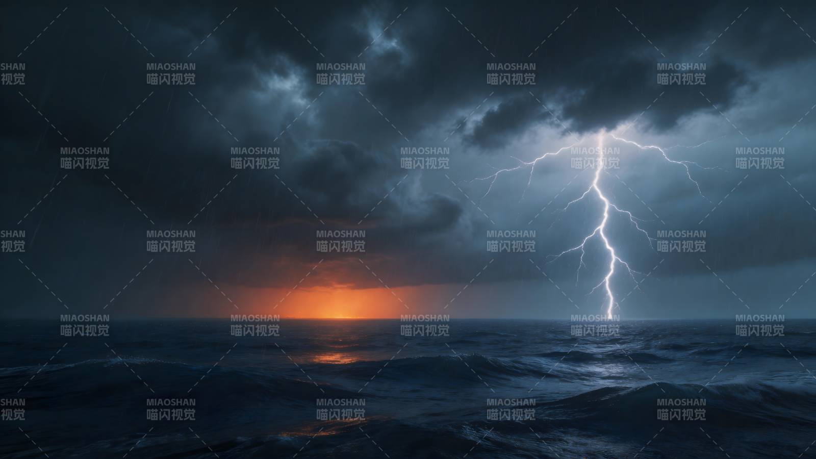 雷暴海面闪电图片