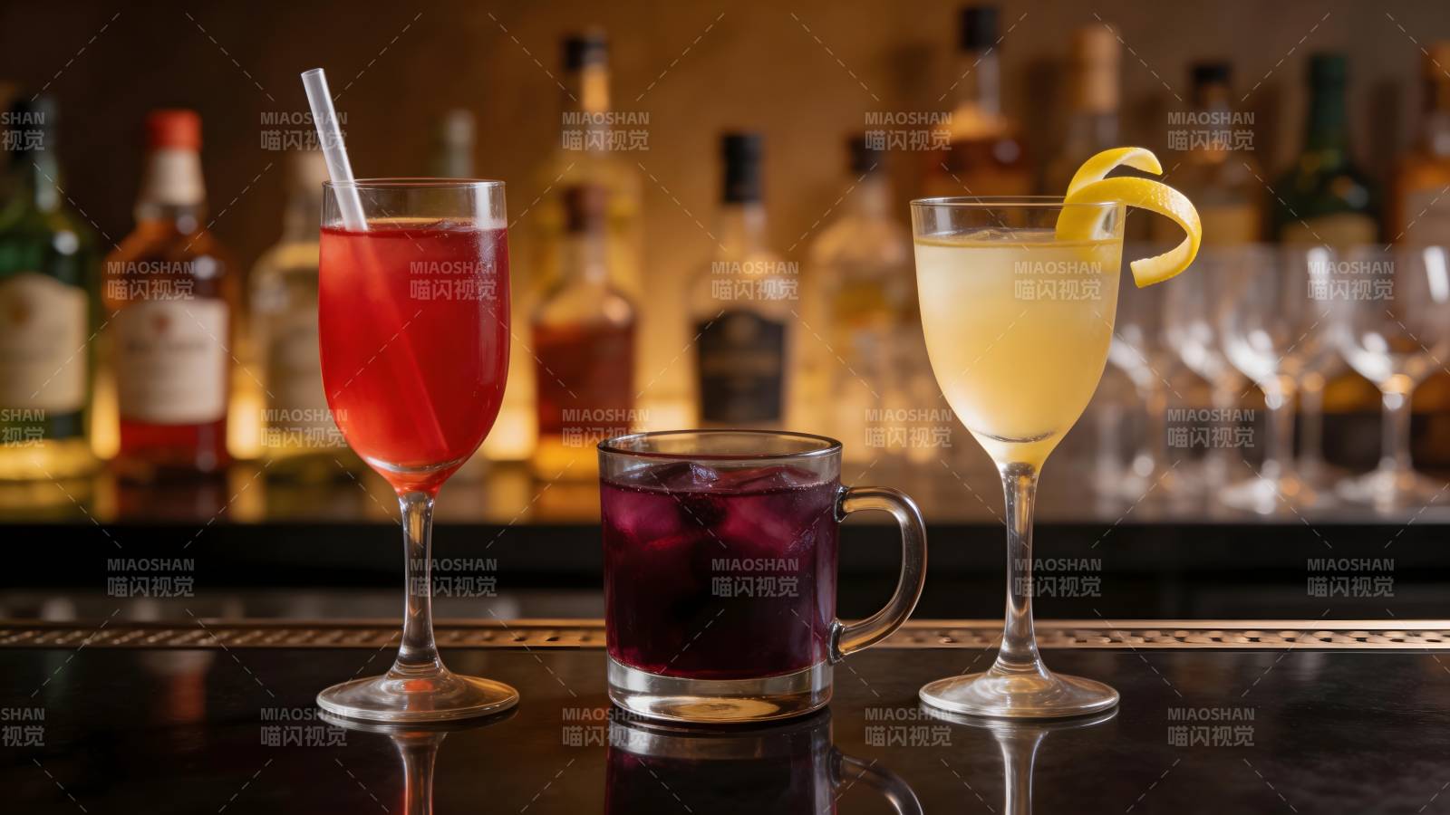 三款鸡尾酒特写图片