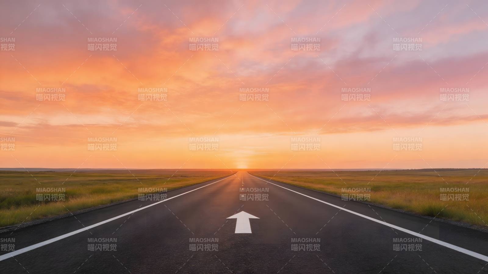 夕阳下的公路图片