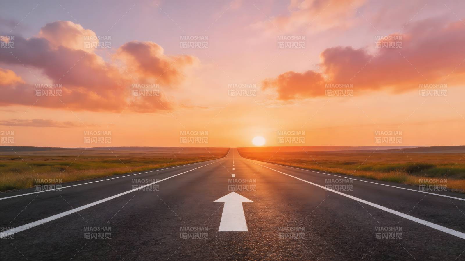 夕阳下的公路图片