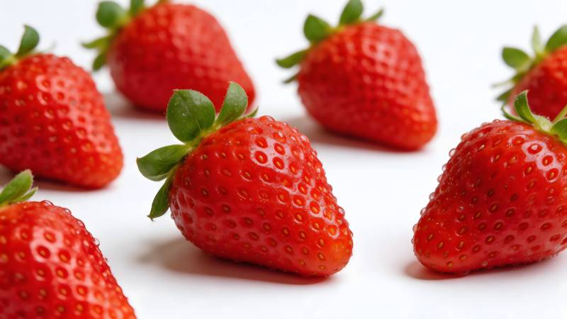 鲜红草莓特写图片