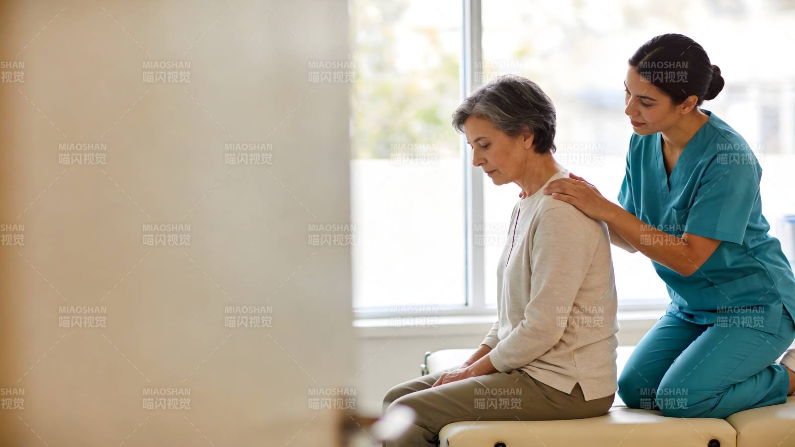 康复治疗中的关怀图片