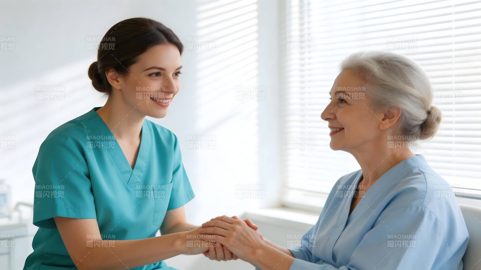 温馨护理瞬间图片