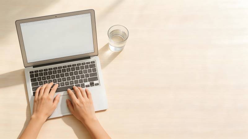 专注工作瞬间图片