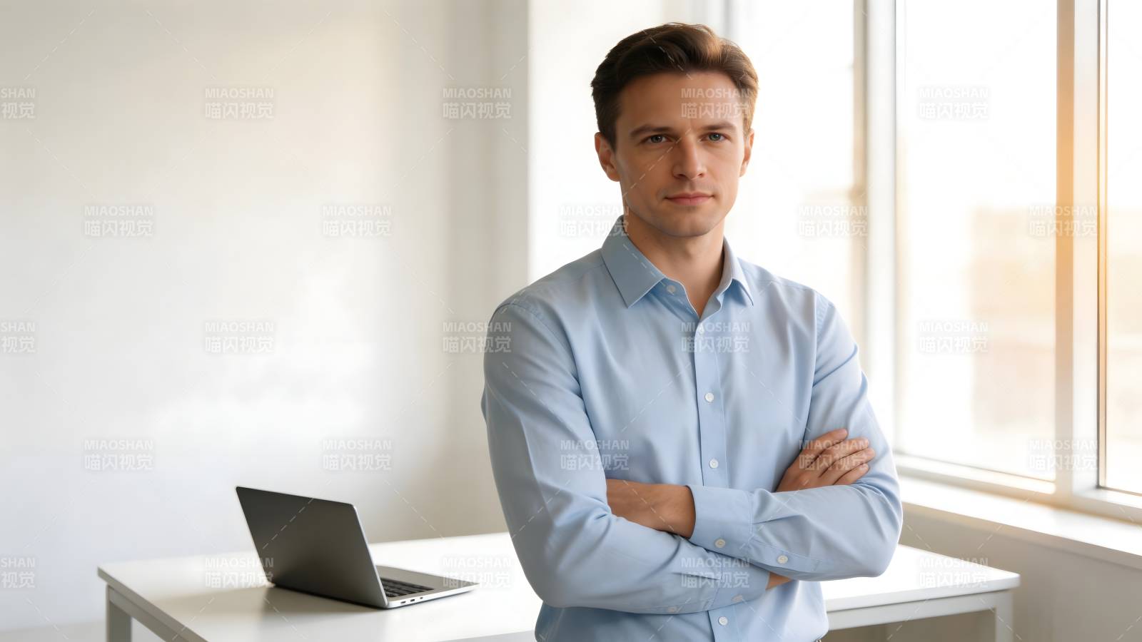 职场青年自信风采图片