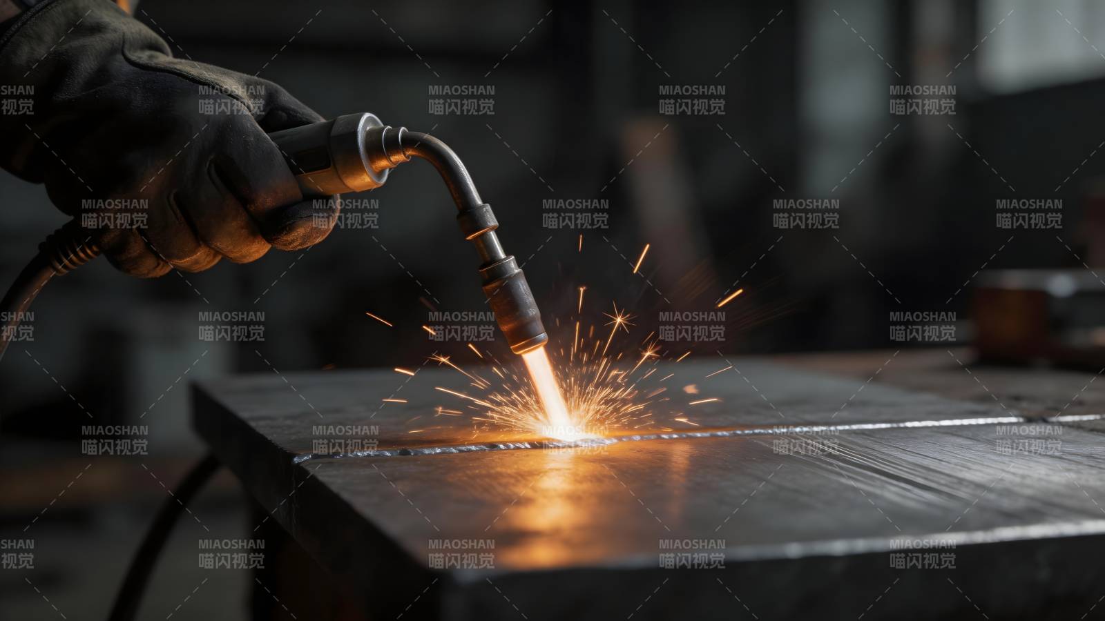 焊接作业现场图片