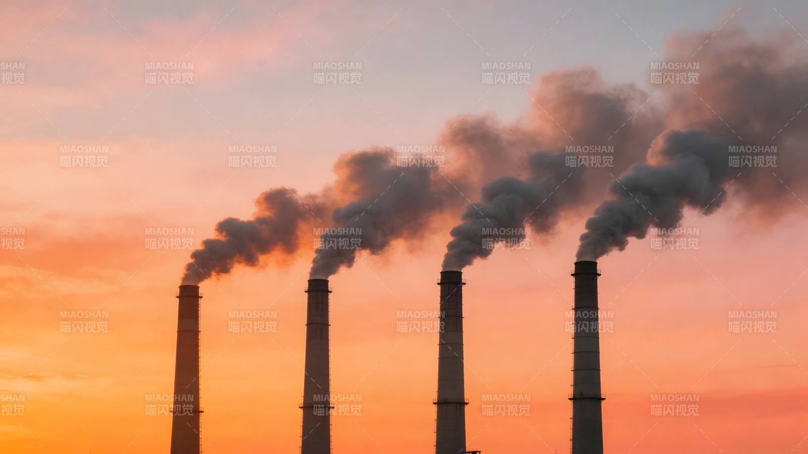烟囱排放烟雾图片