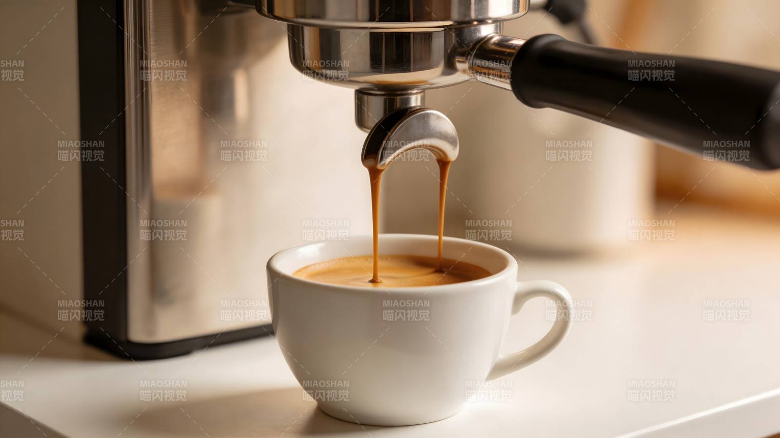 咖啡机萃取浓缩咖啡图片
