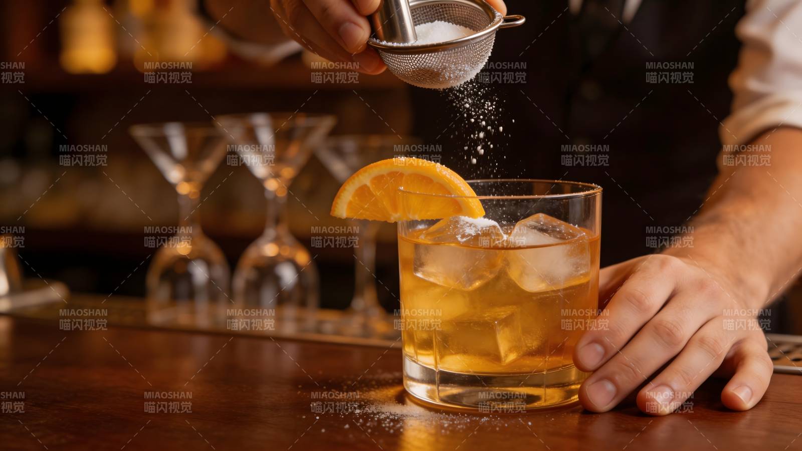 调酒师撒糖粉图片