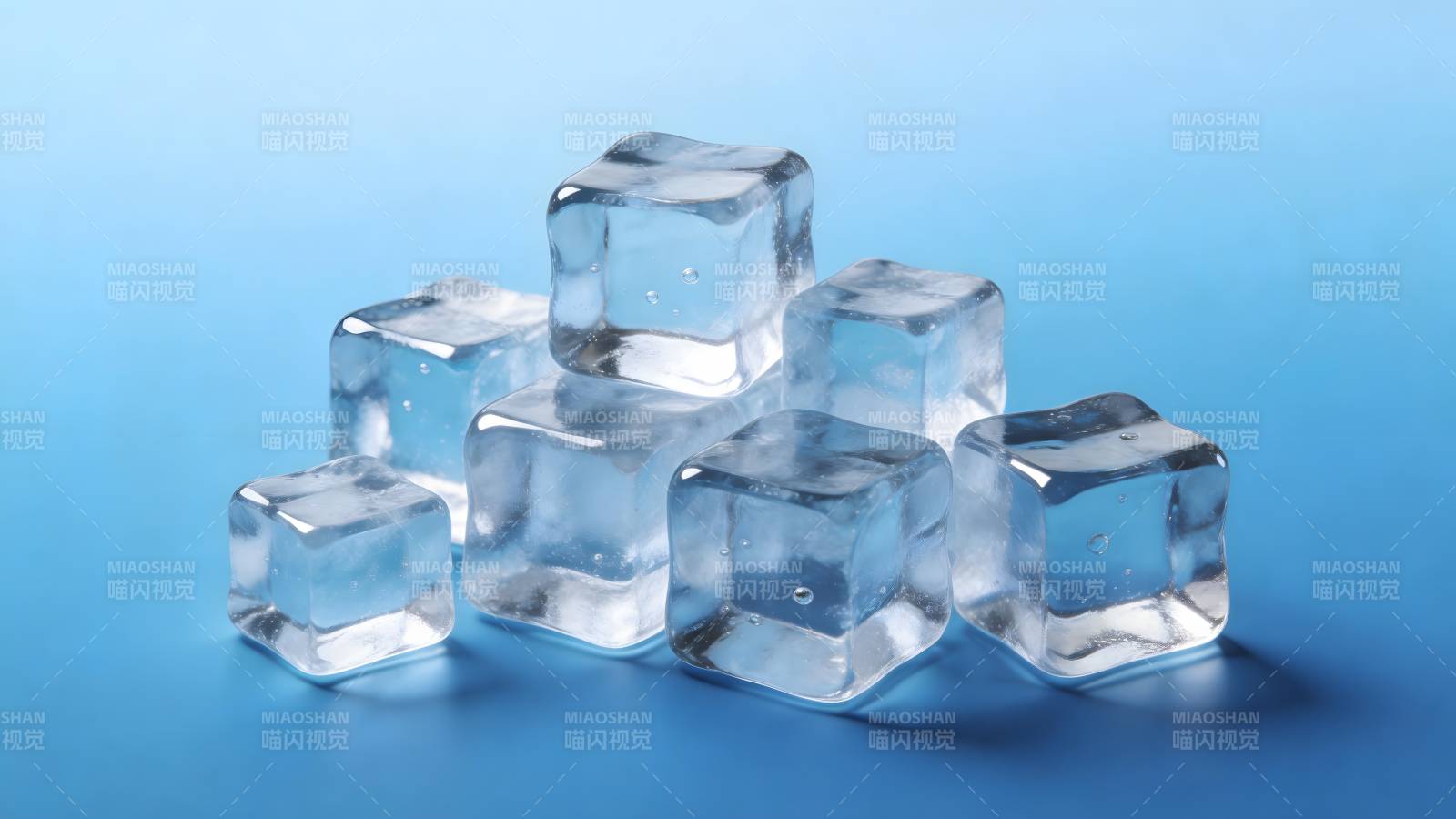 晶莹冰块堆叠图片