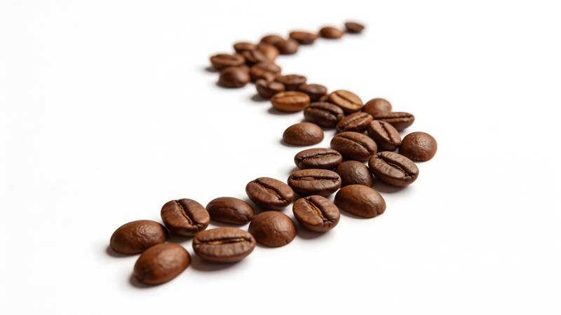 咖啡豆排列成S形图片