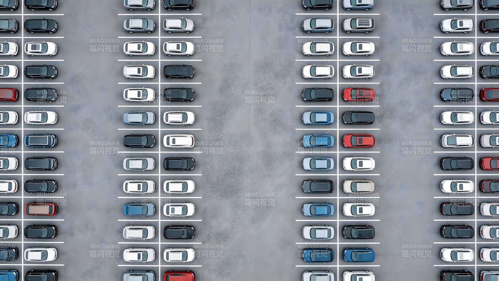整齐排列的停车场图片
