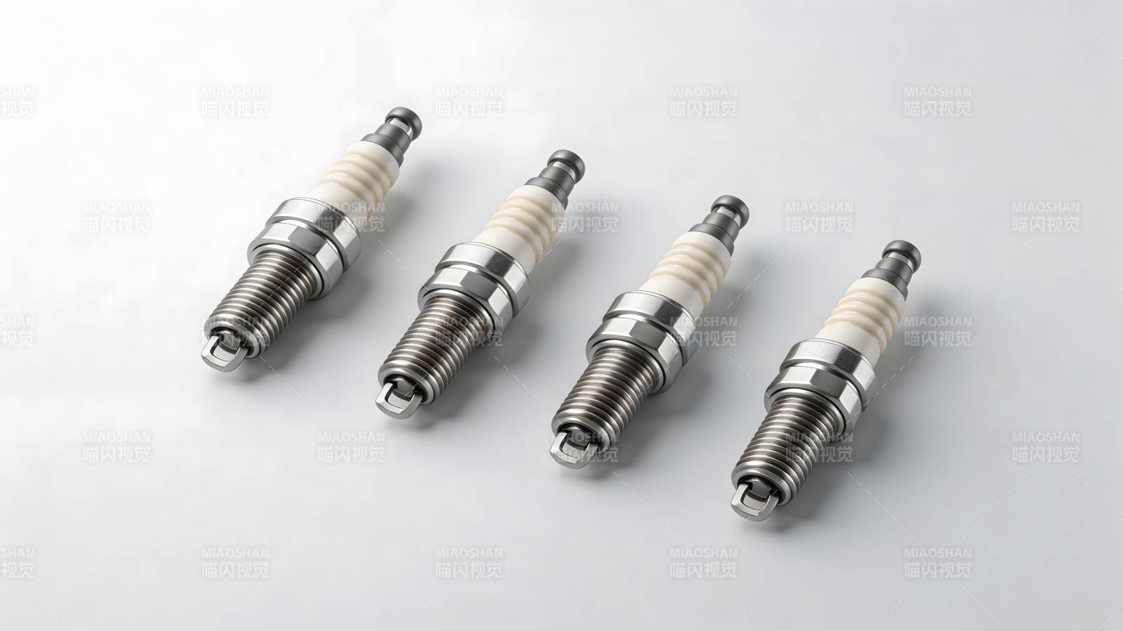 四支火花塞排列展示图片