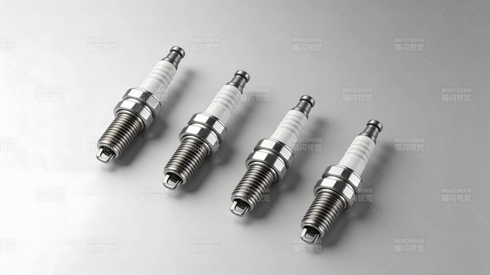 四支火花塞排列展示图片