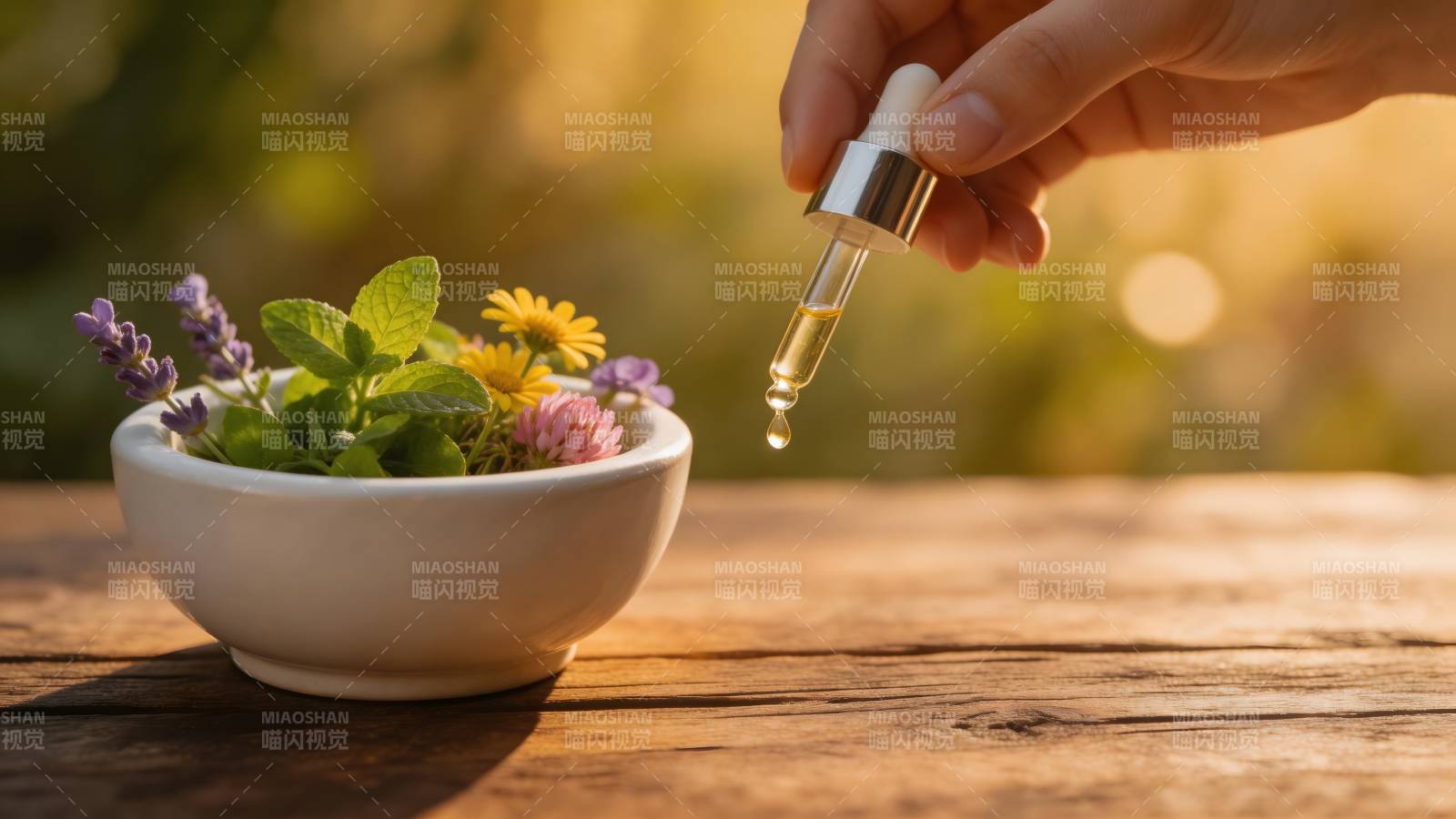 草本精油滴落图片