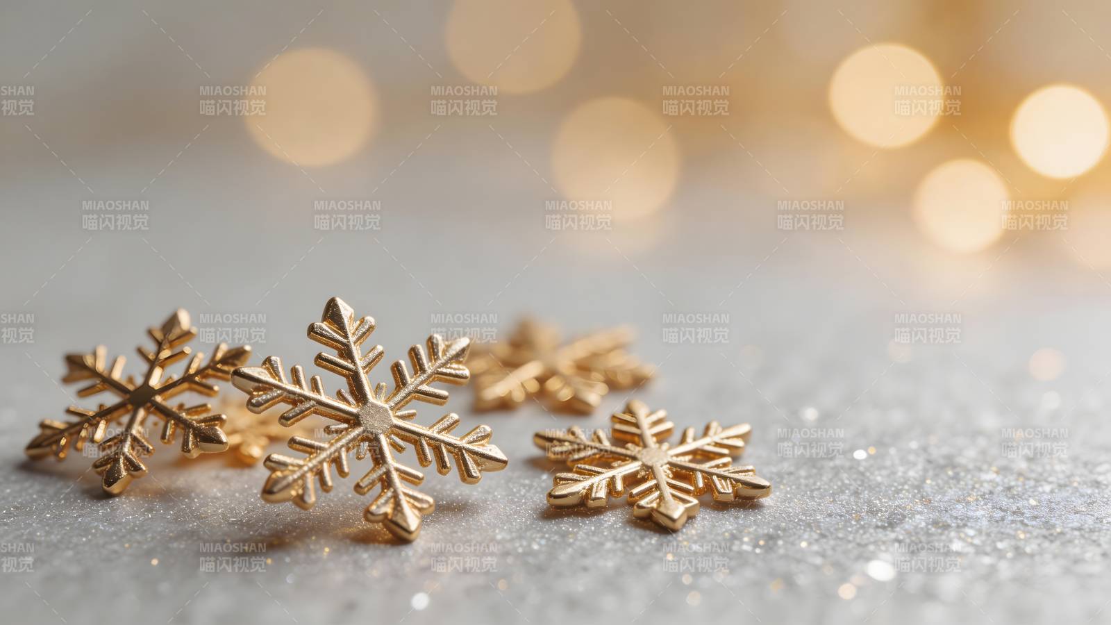 金色雪花装饰品图片