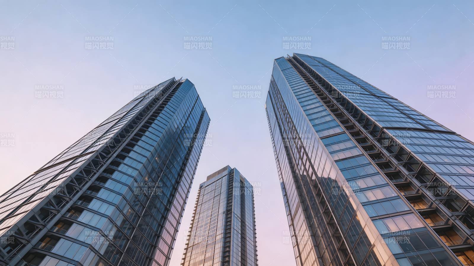 摩天大楼仰视图图片