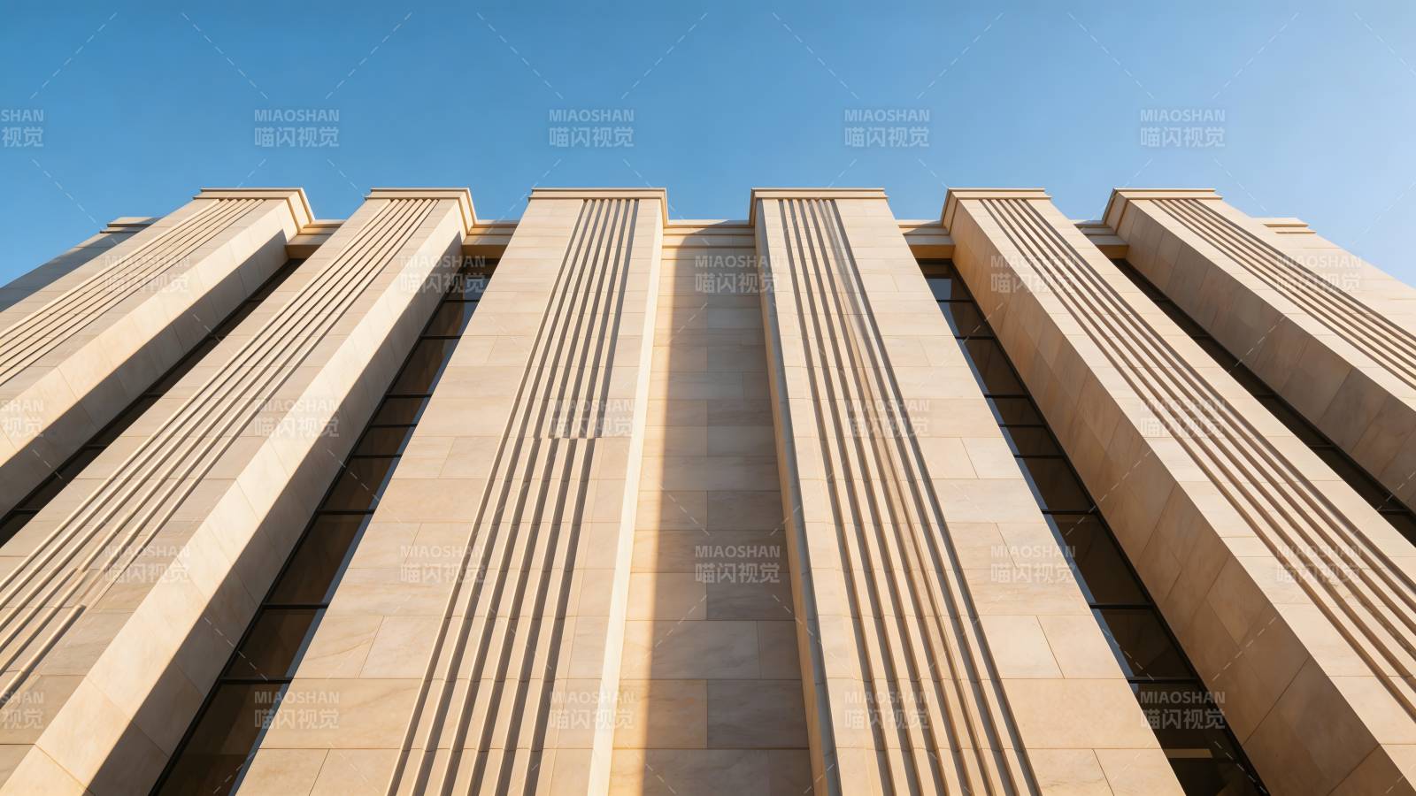 现代建筑的宏伟柱廊图片