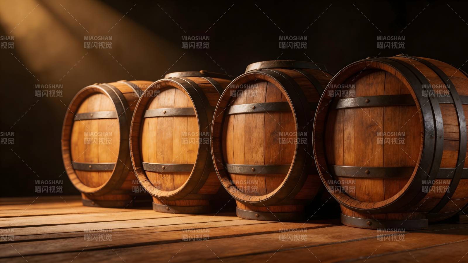 酒桶静置木桌图片