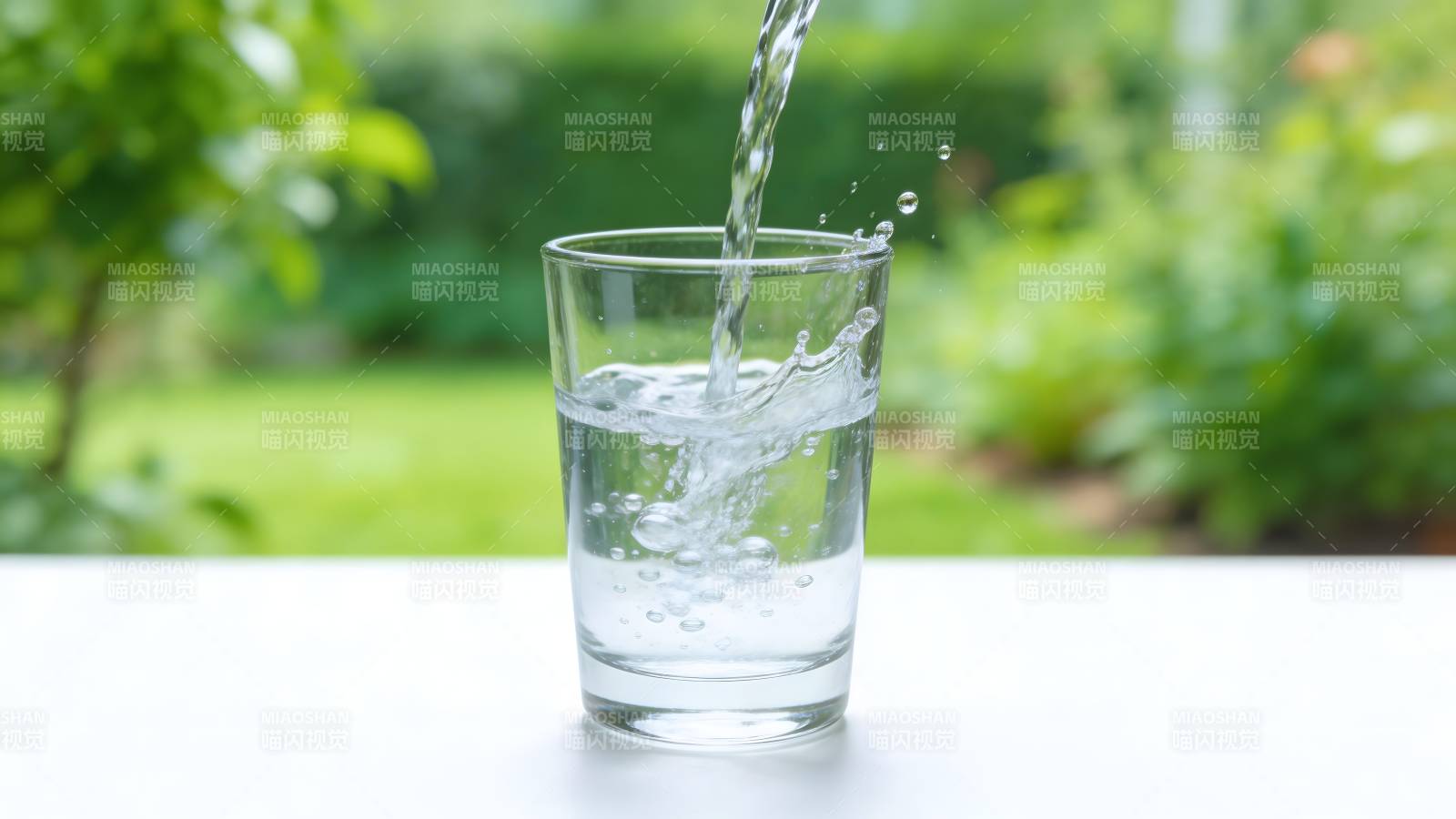 清泉入杯 沁人心脾图片