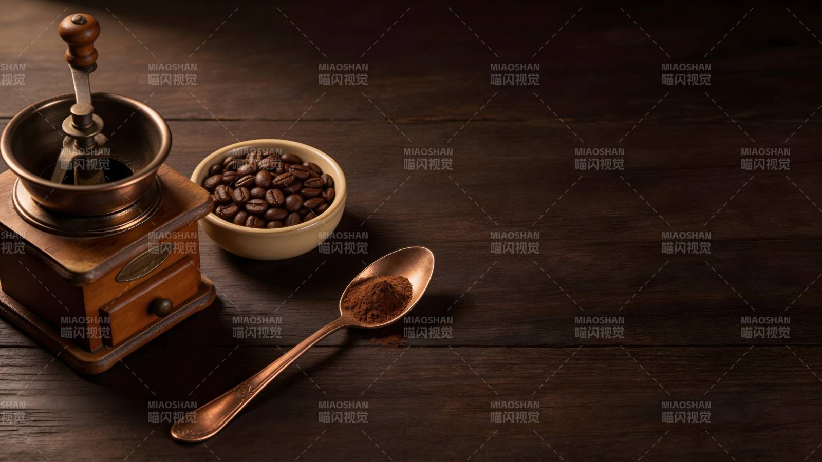 咖啡豆与磨豆器图片