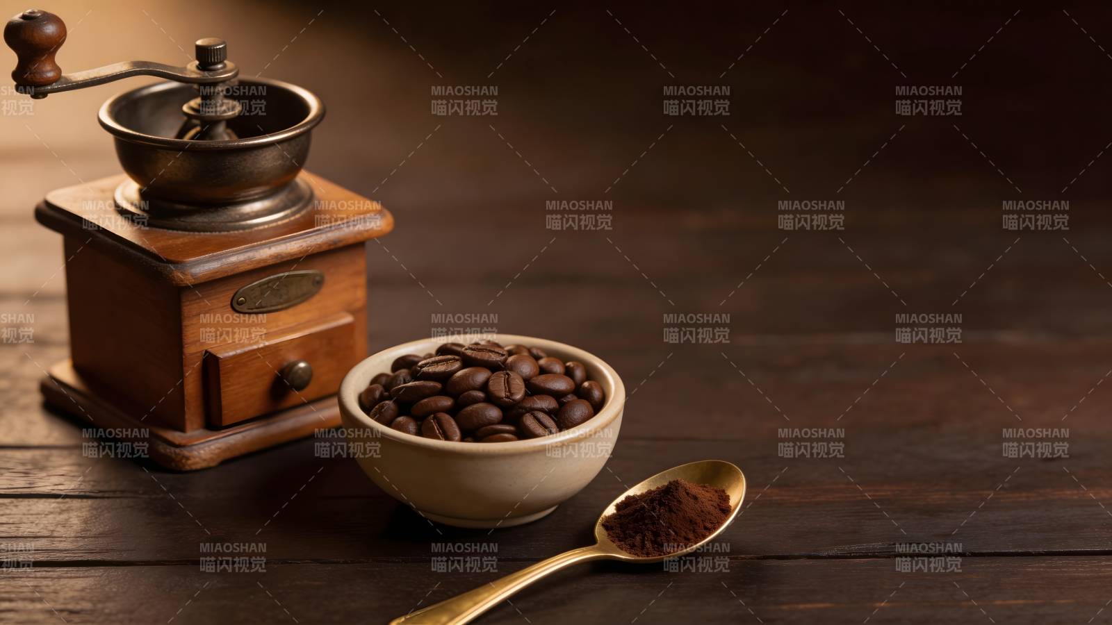 咖啡豆与磨豆机图片