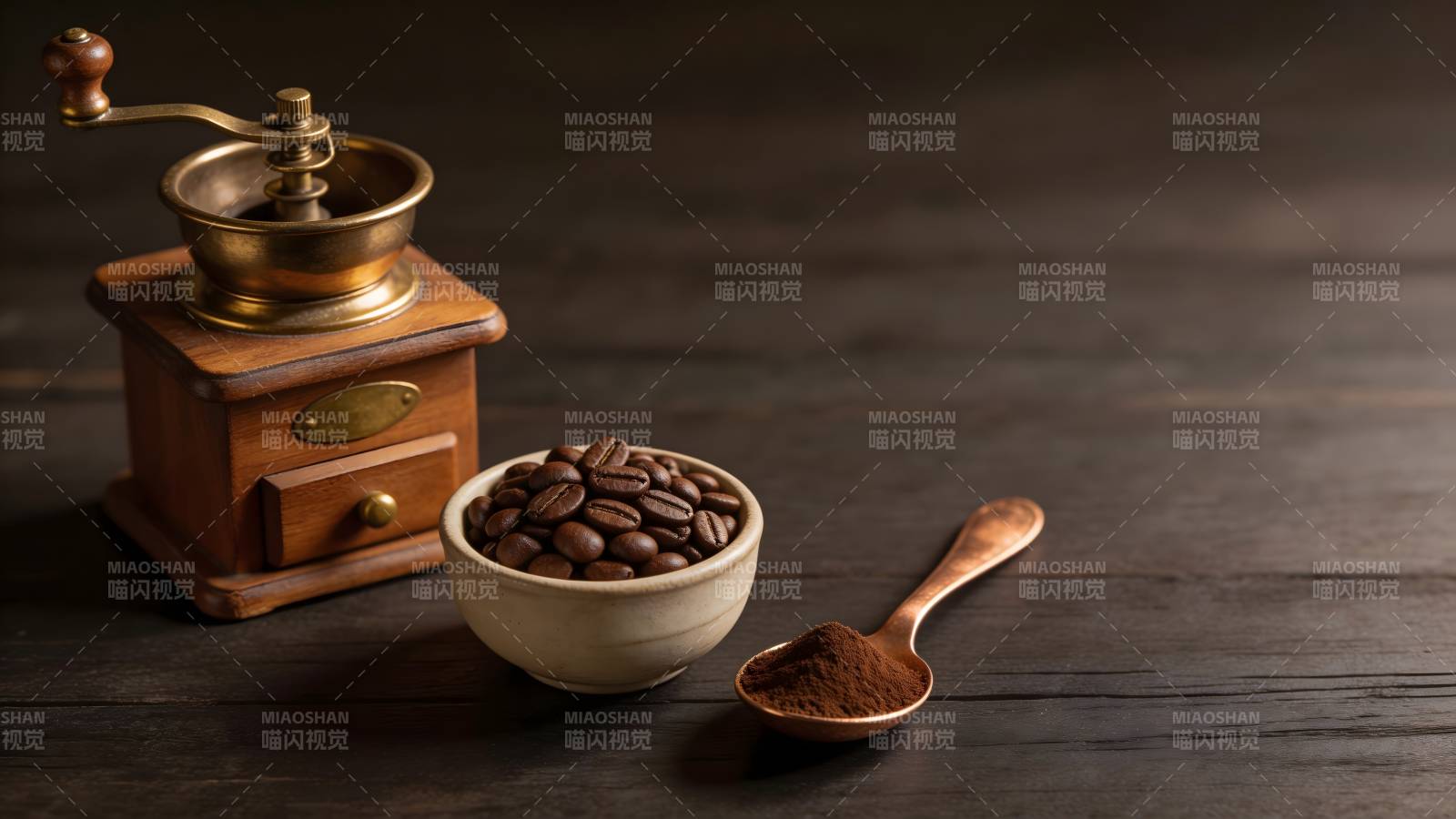 咖啡豆与磨豆机图片