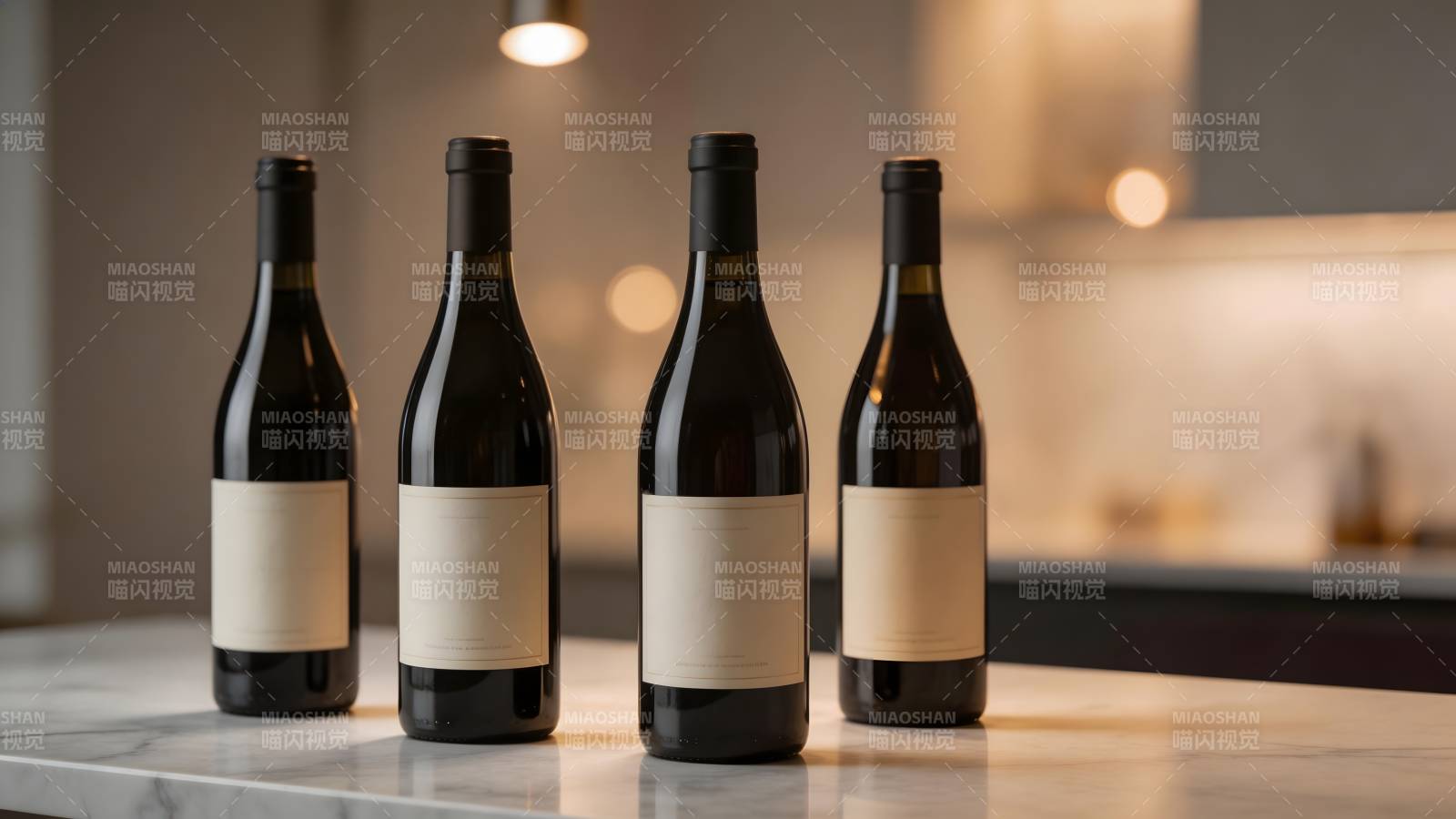 四瓶红酒静置台面图片