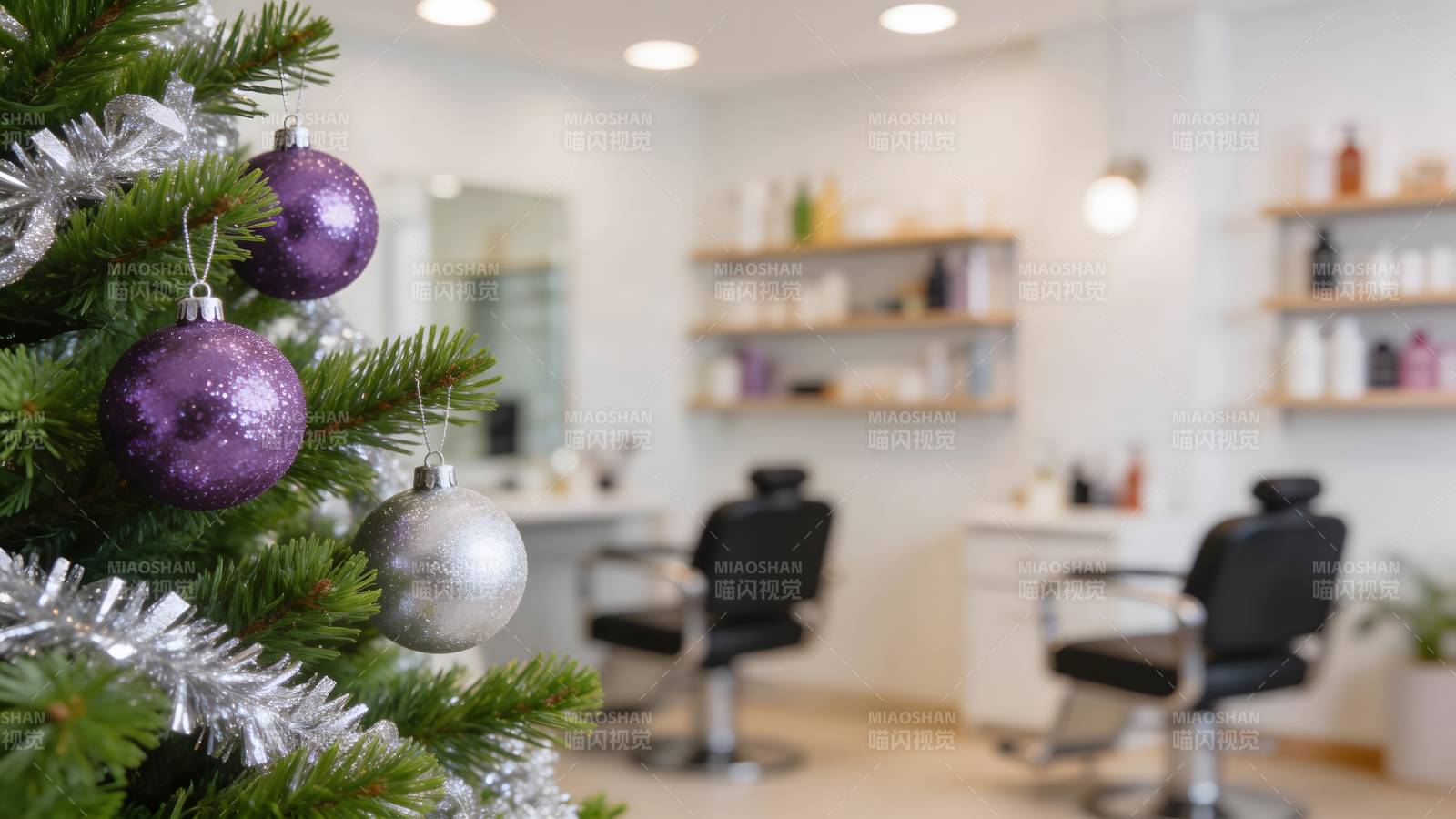 圣诞树下的美发沙龙图片