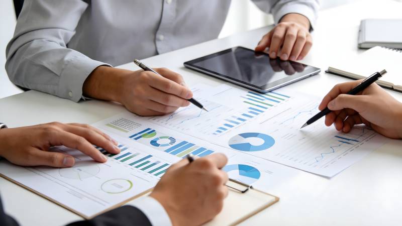 商务会议讨论图表图片