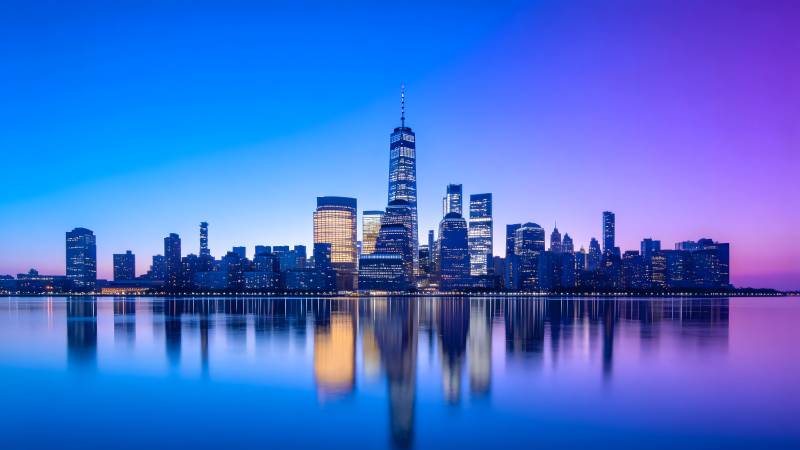 城市夜景倒影图片